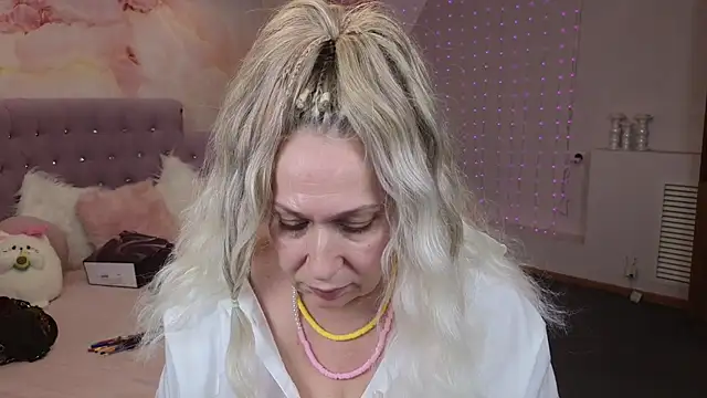 Snapshot of Penelope_Pinky chatting on January 2025 11:05:01 PM Penelope Pinky online show from January 2025 11:05:01 PM