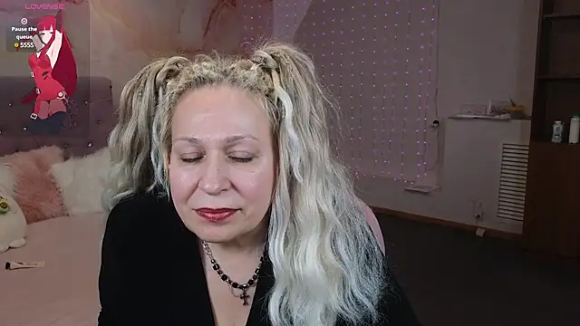 Snapshot of Penelope_Pinky chatting on February 2025 08:38:02 PM Penelope Pinky online show from February 2025 08:38:02 PM