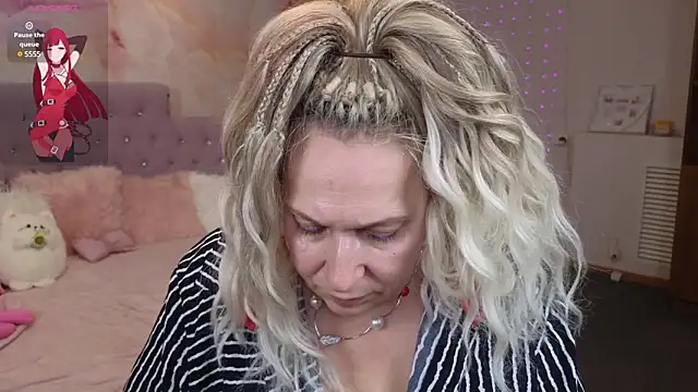 Snapshot of Penelope_Pinky chatting on February 2025 08:31:02 PM Penelope Pinky online show from February 2025 08:31:02 PM