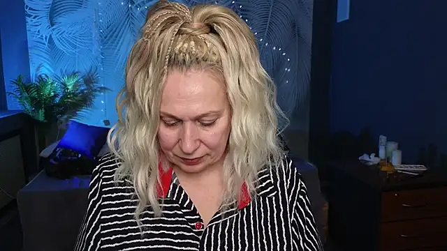 Snapshot of Penelope_Pinky chatting on February 2025 05:39:02 PM Penelope Pinky online show from February 2025 05:39:02 PM