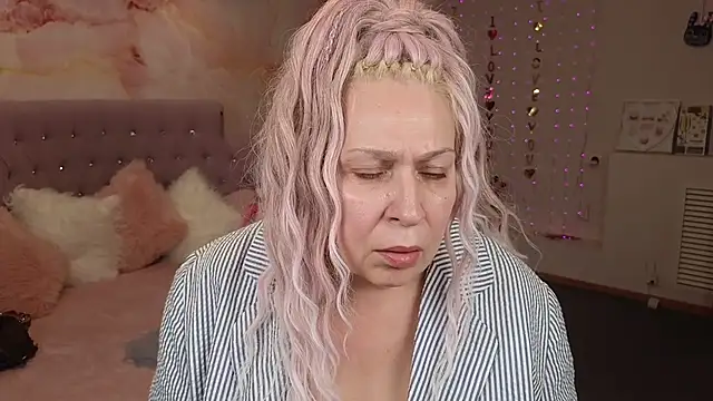 Snapshot of Penelope_Pinky chatting on March 2025 02:26:01 PM Penelope Pinky online show from March 2025 02:26:01 PM