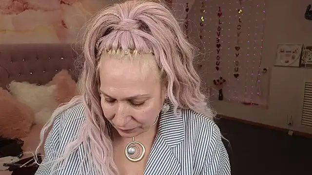 Snapshot of Penelope_Pinky chatting on March 2025 08:32:02 PM Penelope Pinky online show from March 2025 08:32:02 PM