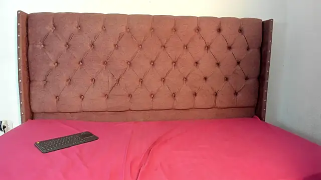 lau hotfox online show from December 2025 01:43:02 AM