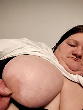 chrissybear84 online show from February 2025 06:00:01 PM