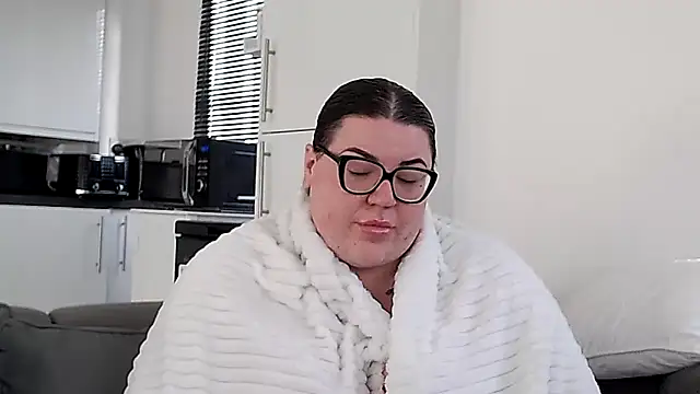 Snapshot of StrawberrySexx chatting on December 2024 01:32:02 PM StrawberrySexx online show from December 2024 01:32:02 PM