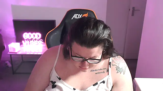 Snapshot of StrawberrySexx chatting on December 2024 07:36:02 AM StrawberrySexx online show from December 2024 07:36:02 AM