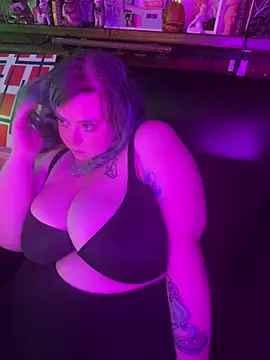 Snapshot of SleazeLouize chatting on February 2025 06:09:01 AM SleazeLouize online show from February 2025 06:09:01 AM