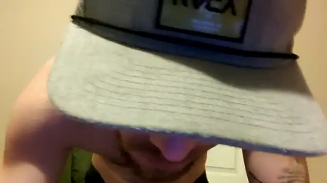 Snapshot of Huntzg23 chatting on November 2025 02:36:01 AM Huntzg23 online show from November 2025 02:36:01 AM