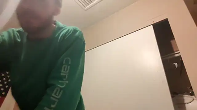 Snapshot of Huntzg23 chatting on December 2025 05:02:02 AM Huntzg23 online show from December 2025 05:02:02 AM