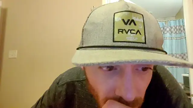 Snapshot of Huntzg23 chatting on December 2025 01:32:02 AM Huntzg23 online show from December 2025 01:32:02 AM