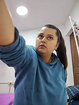 Miss balloonsmila online show from November 2025 10:04:02 PM