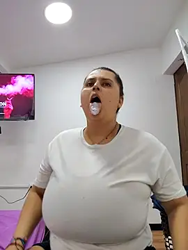 Miss balloonsmila online show from November 2025 03:10:02 AM