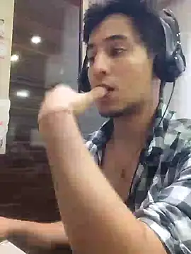 Snapshot of GamerQuinn chatting on December 2024 10:40:02 PM GamerQuinn online show from December 2024 10:40:02 PM