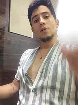 Snapshot of GamerQuinn chatting on December 2024 09:30:02 PM GamerQuinn online show from December 2024 09:30:02 PM