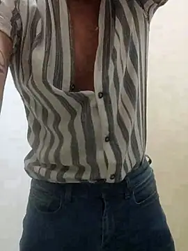 Snapshot of GamerQuinn chatting on December 2024 12:32:02 AM GamerQuinn online show from December 2024 12:32:02 AM