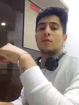 Snapshot of GamerQuinn chatting on February 2025 08:02:02 PM GamerQuinn online show from February 2025 08:02:02 PM