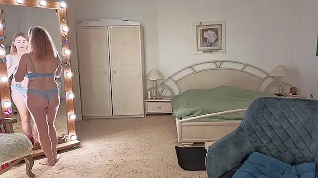 moonlight4u online show from November 2025 06:45:01 AM