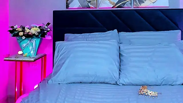 Curvy Dynamite  online show from March 2025 07:25:02 AM