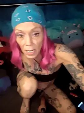 Snapshot of MommyMisfit chatting on November 2025 02:34:02 AM MommyMisfit online show from November 2025 02:34:02 AM