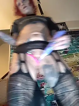 Snapshot of MommyMisfit chatting on December 2025 10:03:01 PM MommyMisfit online show from December 2025 10:03:01 PM