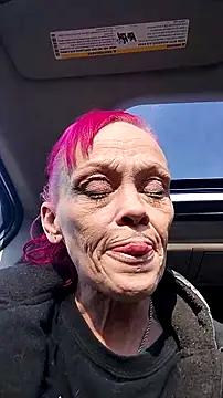 Snapshot of MommyMisfit chatting on December 2025 03:08:02 PM MommyMisfit online show from December 2025 03:08:02 PM