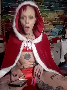 Snapshot of MommyMisfit chatting on December 2025 11:24:02 PM MommyMisfit online show from December 2025 11:24:02 PM