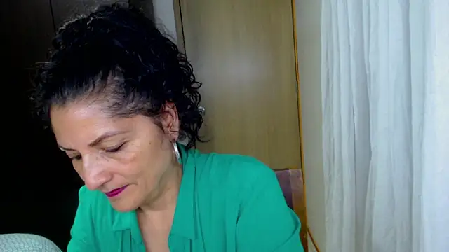 Snapshot of arianna_ros3 chatting on May 2026 01:12:02 AM arianna ros3 online show from May 2026 01:12:02 AM