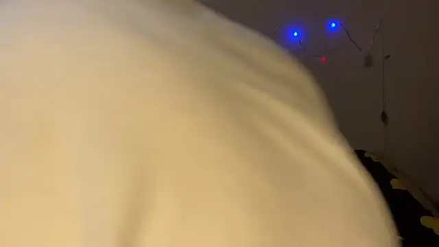 Snapshot of AzallandRoom chatting on January 2025 07:08:01 PM AzallandRoom online show from January 2025 07:08:01 PM