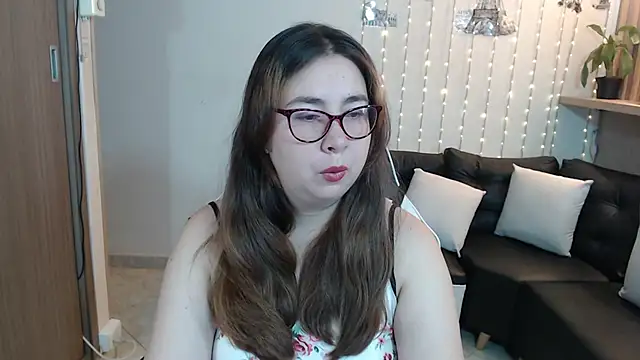 chloe prg online show from February 2025 12:44:02 PM