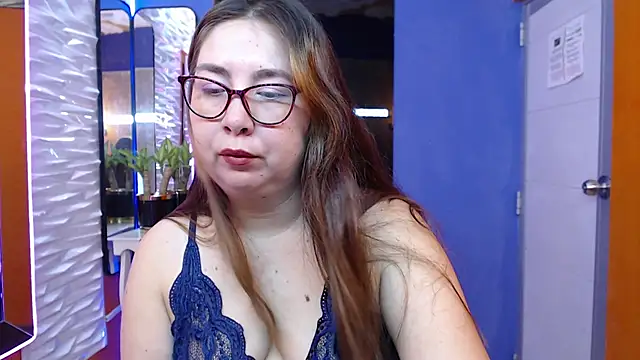 chloe prg online show from February 2025 01:11:01 PM