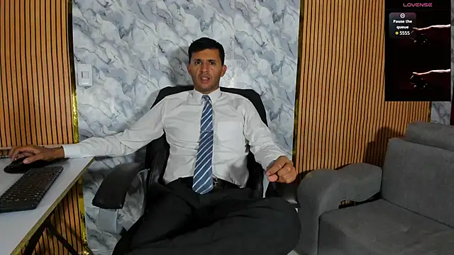 Snapshot of Hideintheoffice chatting on September 2025 02:44:01 AM Hideintheoffice online show from September 2025 02:44:01 AM