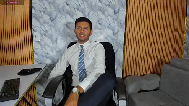 Snapshot of Hideintheoffice chatting on September 2025 11:37:01 PM Hideintheoffice online show from September 2025 11:37:01 PM