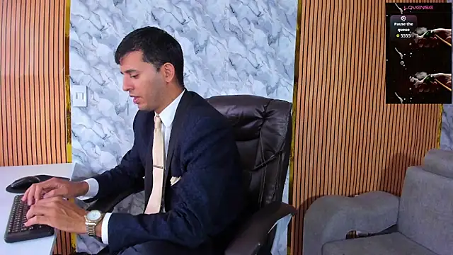 Snapshot of Hideintheoffice chatting on September 2025 10:11:02 PM Hideintheoffice online show from September 2025 10:11:02 PM