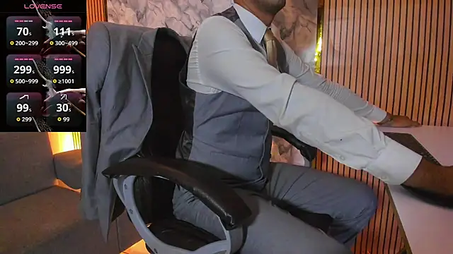 Snapshot of Hideintheoffice chatting on October 2025 01:50:01 AM Hideintheoffice online show from October 2025 01:50:01 AM