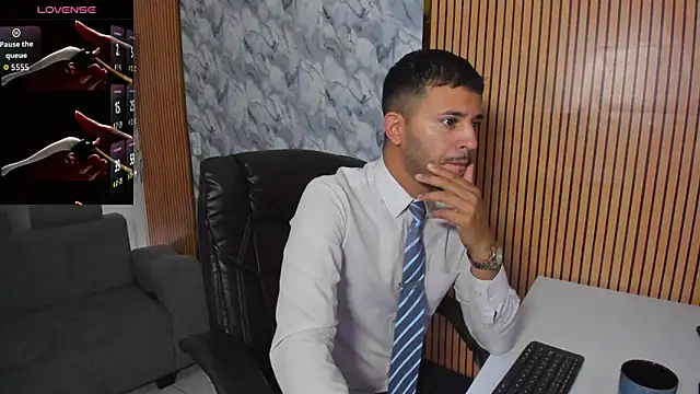 Hideintheoffice online show from November 2025 11:53:01 AM