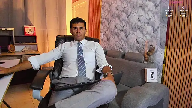 Hideintheoffice online show from February 2026 05:26:01 AM