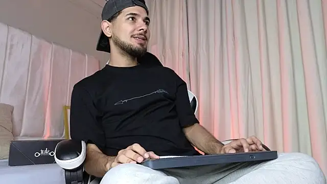 Snapshot of Samir_bear chatting on October 2025 12:39:02 PM Samir bear online show from October 2025 12:39:02 PM