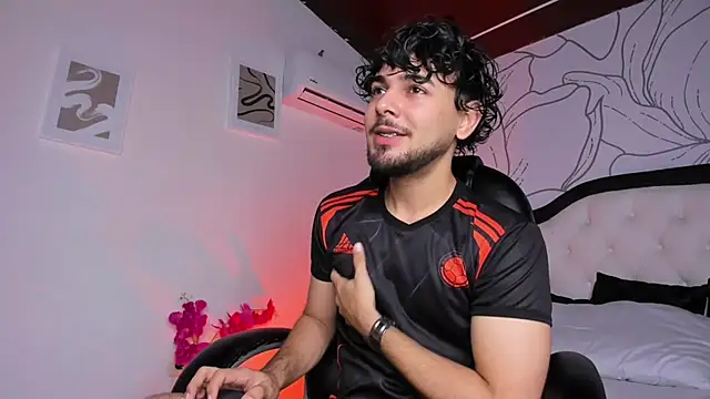 Snapshot of Samir_bear chatting on November 2025 12:44:02 PM Samir bear online show from November 2025 12:44:02 PM