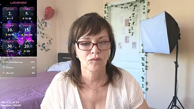 Snapshot of Miss_Moren chatting on June 2026 12:22:01 PM Miss Moren online show from June 2026 12:22:01 PM
