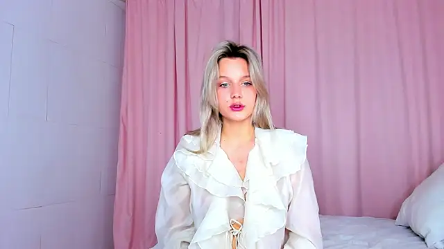 Snapshot of MeowthLilu chatting on October 2025 02:12:01 AM MeowthLilu online show from October 2025 02:12:01 AM