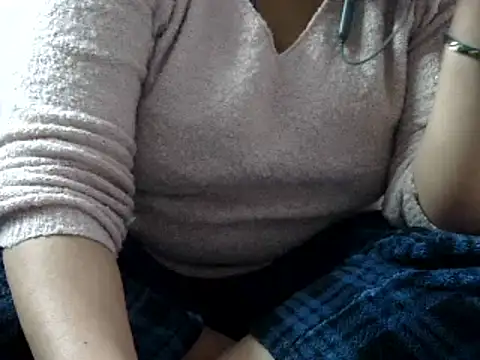 Housewife12 online show from January 2025 06:43:01 PM