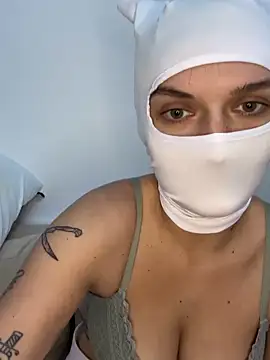 Nikki Hoee online show from October 2025 04:18:01 PM