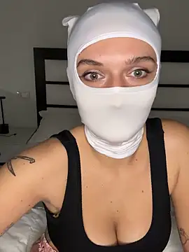 Nikki Hoee online show from October 2025 06:19:01 PM