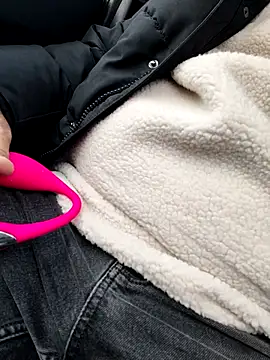 sansan2411 online show from November 2025 01:45:02 PM