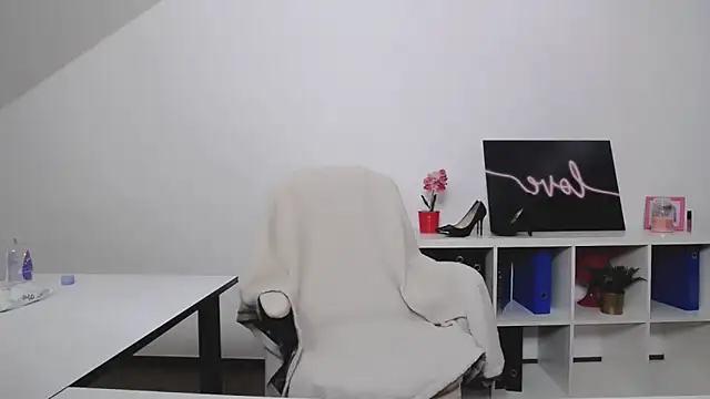 Lia Benini online show from January 2025 01:22:01 PM