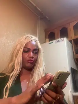 Snapshot of The-Beyonce chatting on January 2025 04:38:01 PM The-Beyonce online show from January 2025 04:38:01 PM