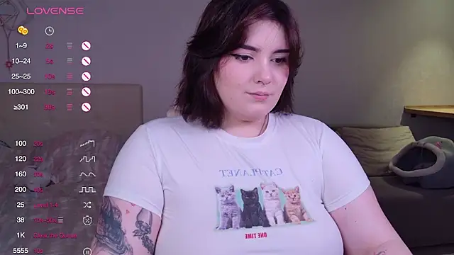 YumiYammy online show from November 2025 02:50:01 PM