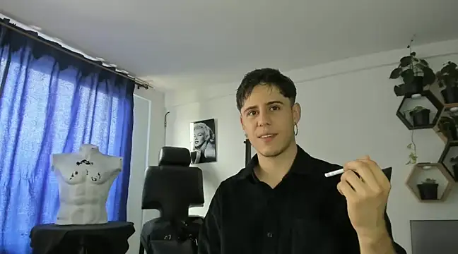 Snapshot of Antonello_Vannucci chatting on March 2025 06:33:01 PM Antonello Vannucci online show from March 2025 06:33:01 PM