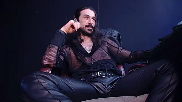 Snapshot of AxelColton chatting on October 2025 10:23:02 AM AxelColton online show from October 2025 10:23:02 AM