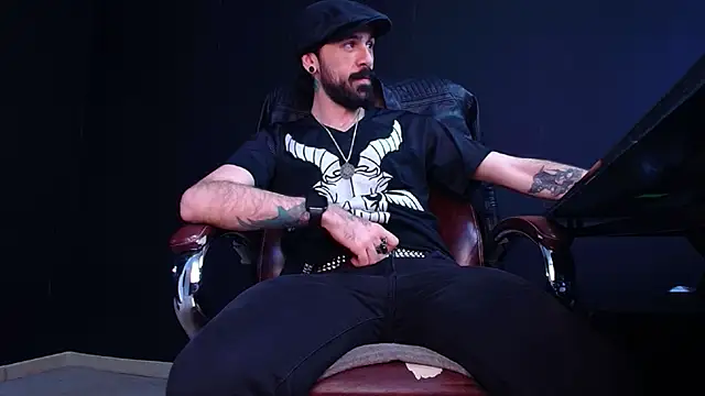 Snapshot of AxelColton chatting on November 2025 11:31:02 AM AxelColton online show from November 2025 11:31:02 AM